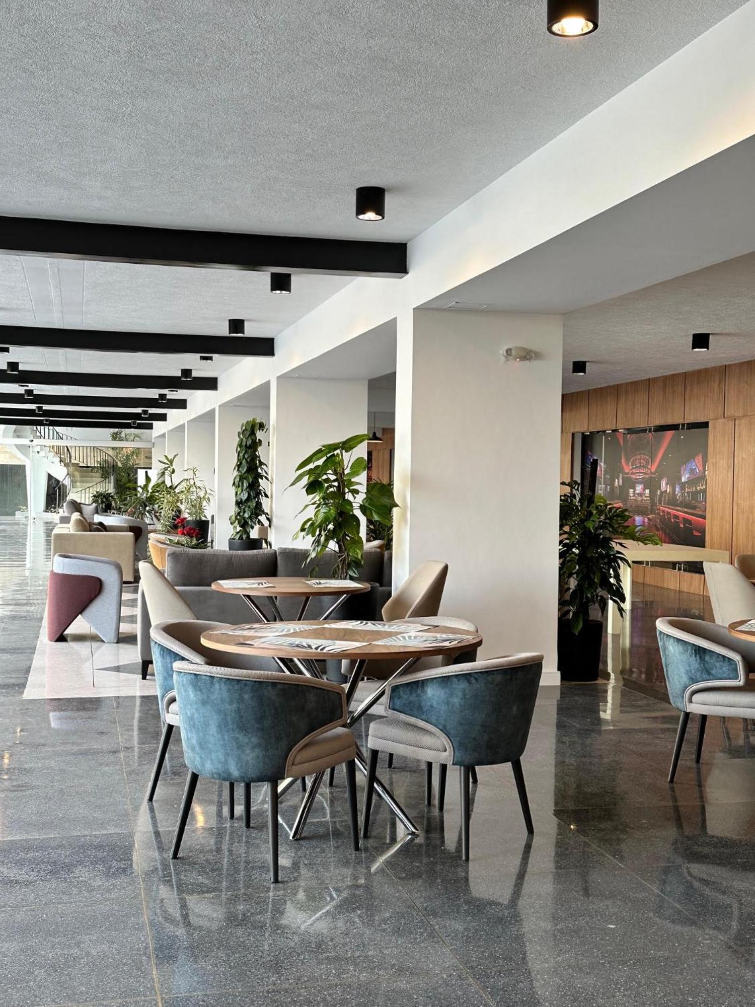 Eurobuilding Tama San Cristobal Hotel Exterior photo